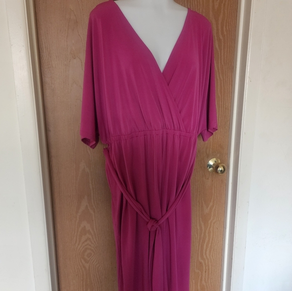 V-Neck Quarter Sleeve Dress - Picture 2 of 4